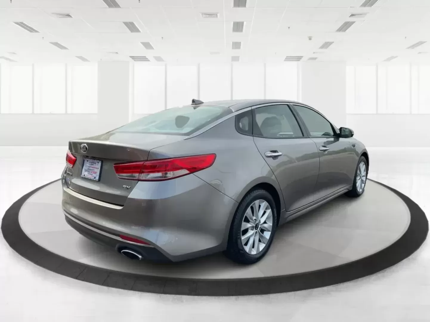 2018 Kia Optima EX (5XXGU4L36JG) with an Theta II 2.4L I-4 gasoline direct injection engine, located at 880 E. National Road, Vandalia, OH, 45377, (937) 908-9800, 39.891918, -84.183594 - Photo#1