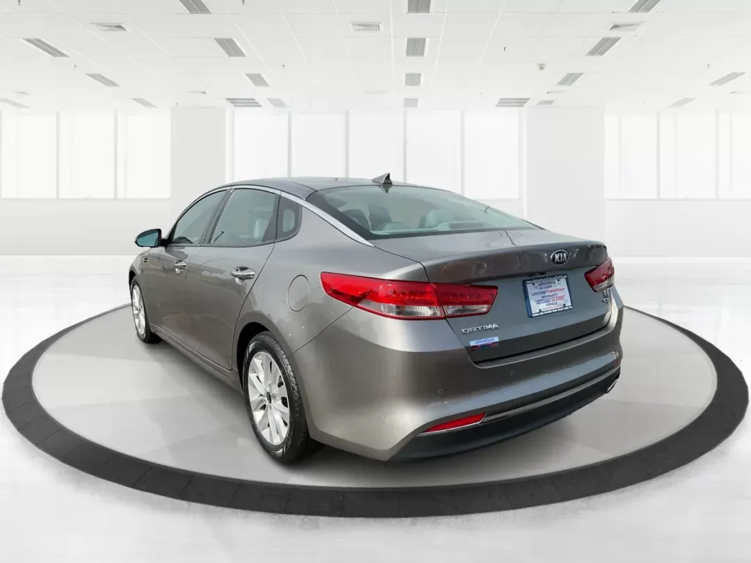 2018 Kia Optima EX (5XXGU4L36JG) with an Theta II 2.4L I-4 gasoline direct injection engine, located at 880 E. National Road, Vandalia, OH, 45377, (937) 908-9800, 39.891918, -84.183594 - 2018 Kia Optima EX - Photo#3