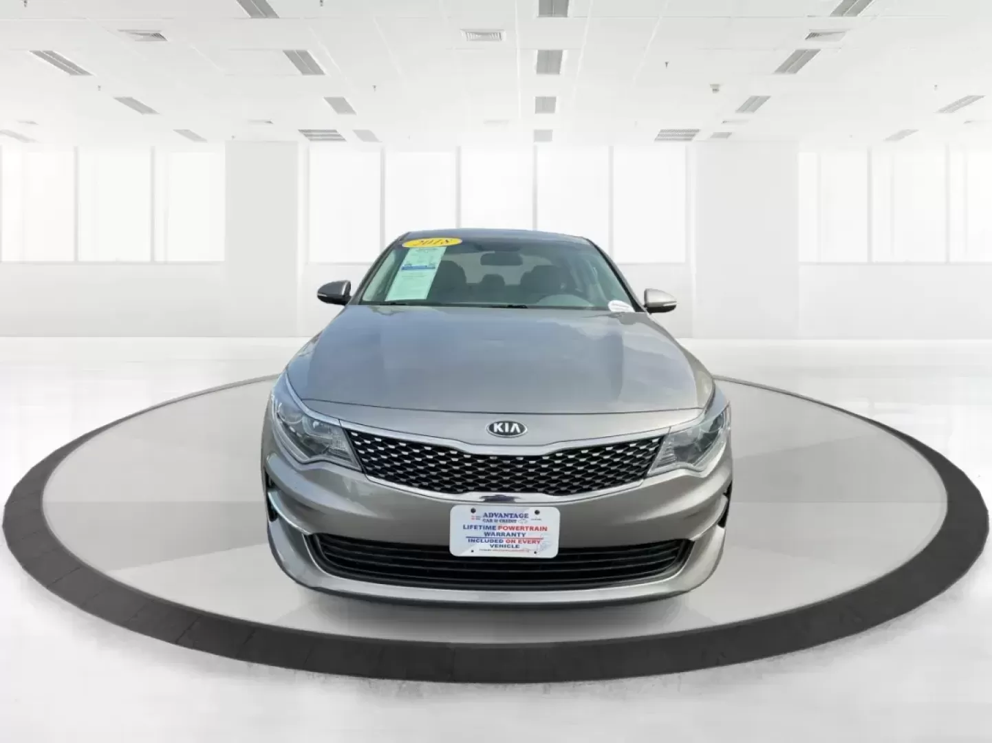 2018 Kia Optima EX (5XXGU4L36JG) with an Theta II 2.4L I-4 gasoline direct injection engine, located at 880 E. National Road, Vandalia, OH, 45377, (937) 908-9800, 39.891918, -84.183594 - Photo#5