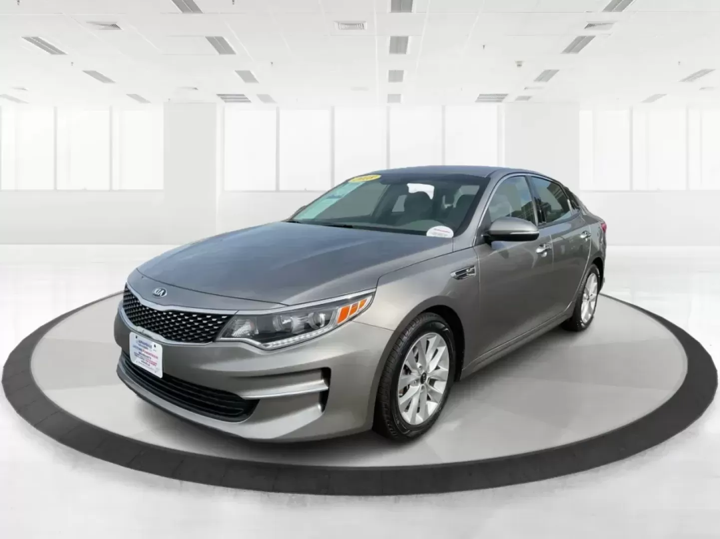 2018 Kia Optima EX (5XXGU4L36JG) with an Theta II 2.4L I-4 gasoline direct injection engine, located at 880 E. National Road, Vandalia, OH, 45377, (937) 908-9800, 39.891918, -84.183594 - Photo#6