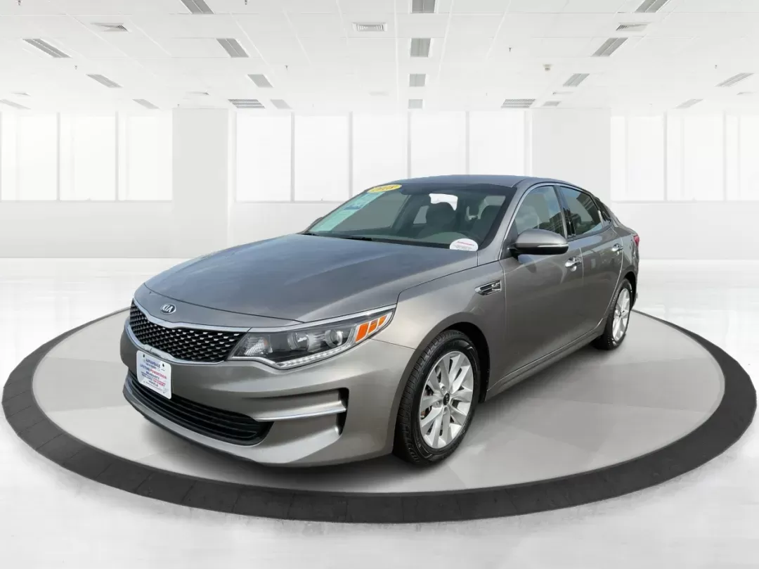 2018 Kia Optima EX (5XXGU4L36JG) with an Theta II 2.4L I-4 gasoline direct injection engine, located at 880 E. National Road, Vandalia, OH, 45377, (937) 908-9800, 39.891918, -84.183594 - 2018 Kia Optima EX - Photo#6