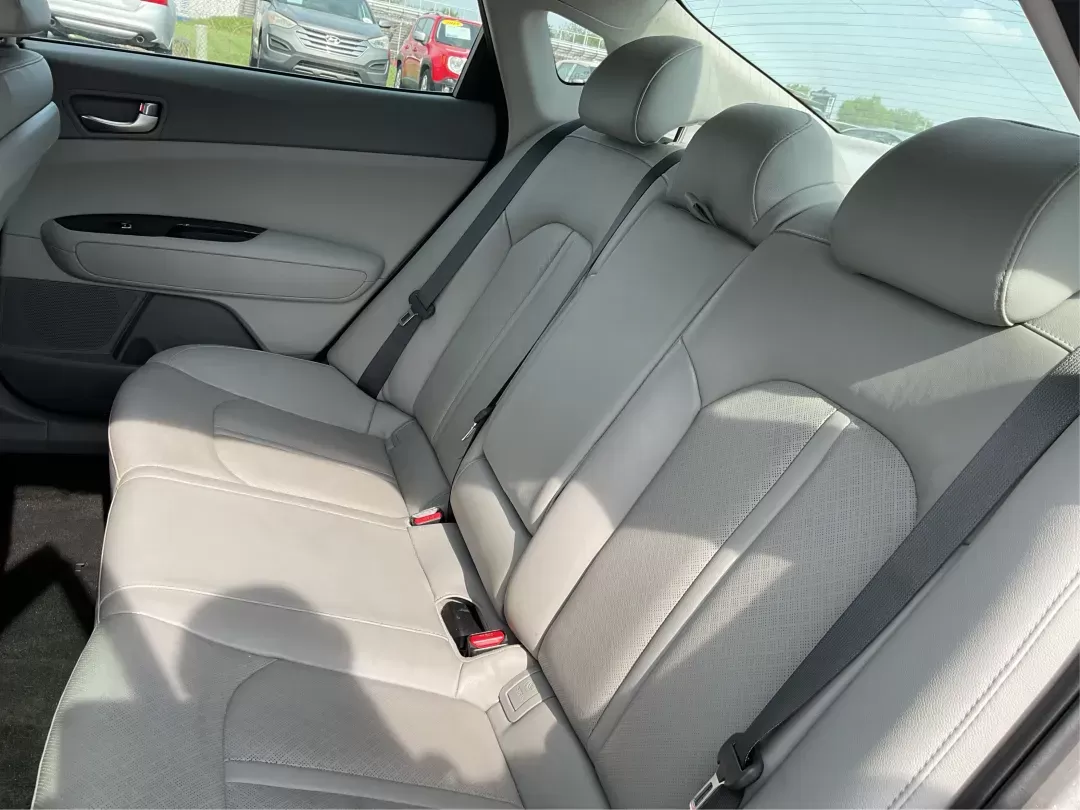 2018 Kia Optima EX (5XXGU4L36JG) with an Theta II 2.4L I-4 gasoline direct injection engine, located at 880 E. National Road, Vandalia, OH, 45377, (937) 908-9800, 39.891918, -84.183594 - 2018 Kia Optima EX - Photo#8