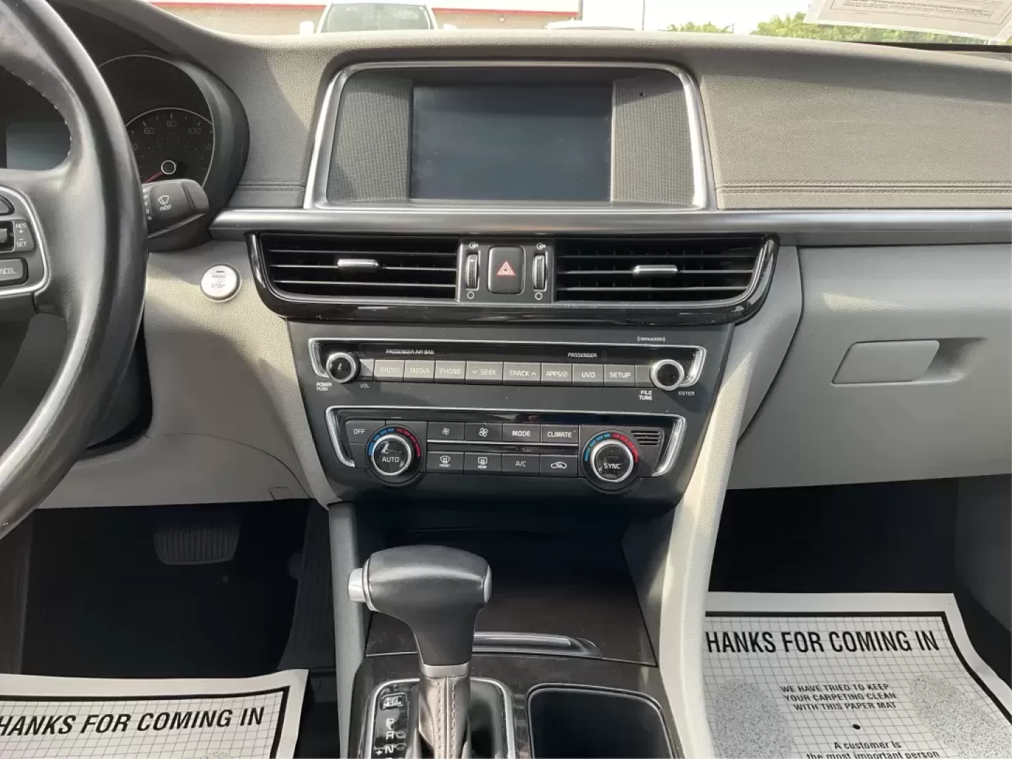 2018 Kia Optima EX (5XXGU4L36JG) with an Theta II 2.4L I-4 gasoline direct injection engine, located at 880 E. National Road, Vandalia, OH, 45377, (937) 908-9800, 39.891918, -84.183594 - Photo#11