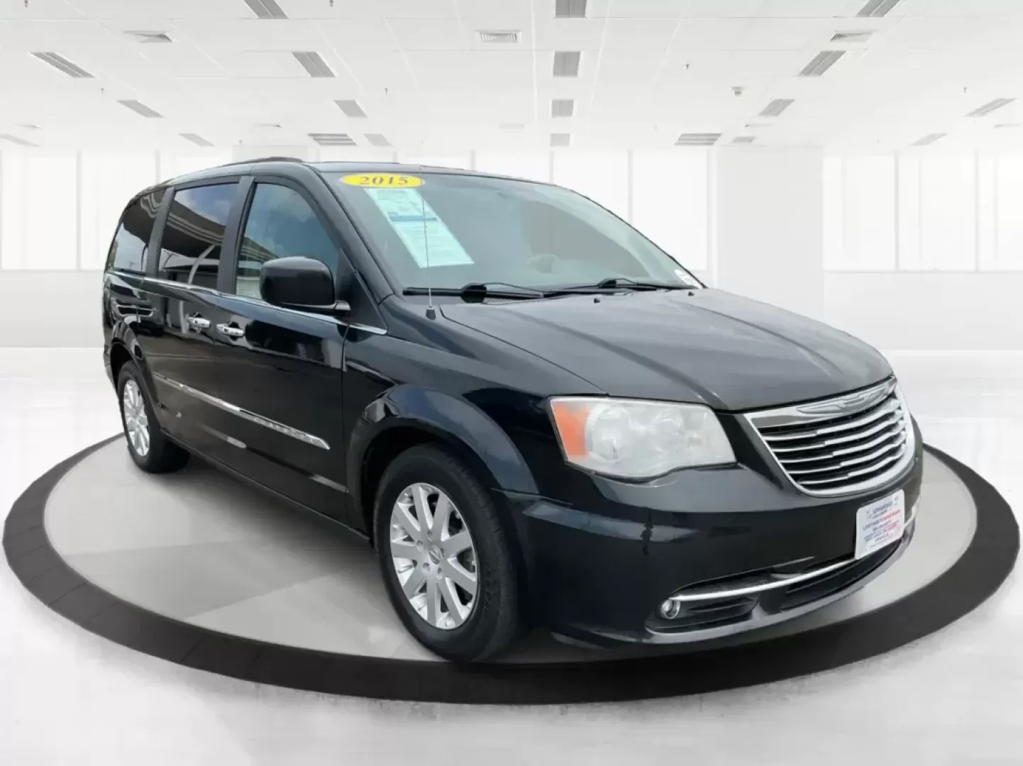 2015 Chrysler Town and Country Touring (2C4RC1BG2FR) with an 3.6L V-6 DOHC engine, located at 4508 South Dixie Dr, Moraine, OH, 45439, (937) 908-9800, 39.689976, -84.218452 - Photo#0
