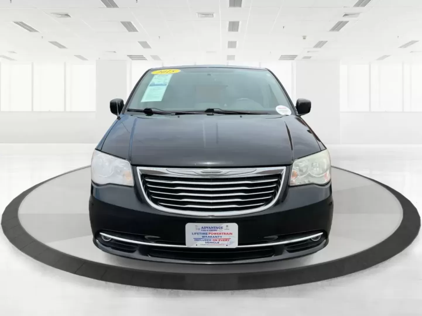 2015 Chrysler Town and Country Touring (2C4RC1BG2FR) with an 3.6L V-6 DOHC engine, located at 4508 South Dixie Dr, Moraine, OH, 45439, (937) 908-9800, 39.689976, -84.218452 - Photo#6