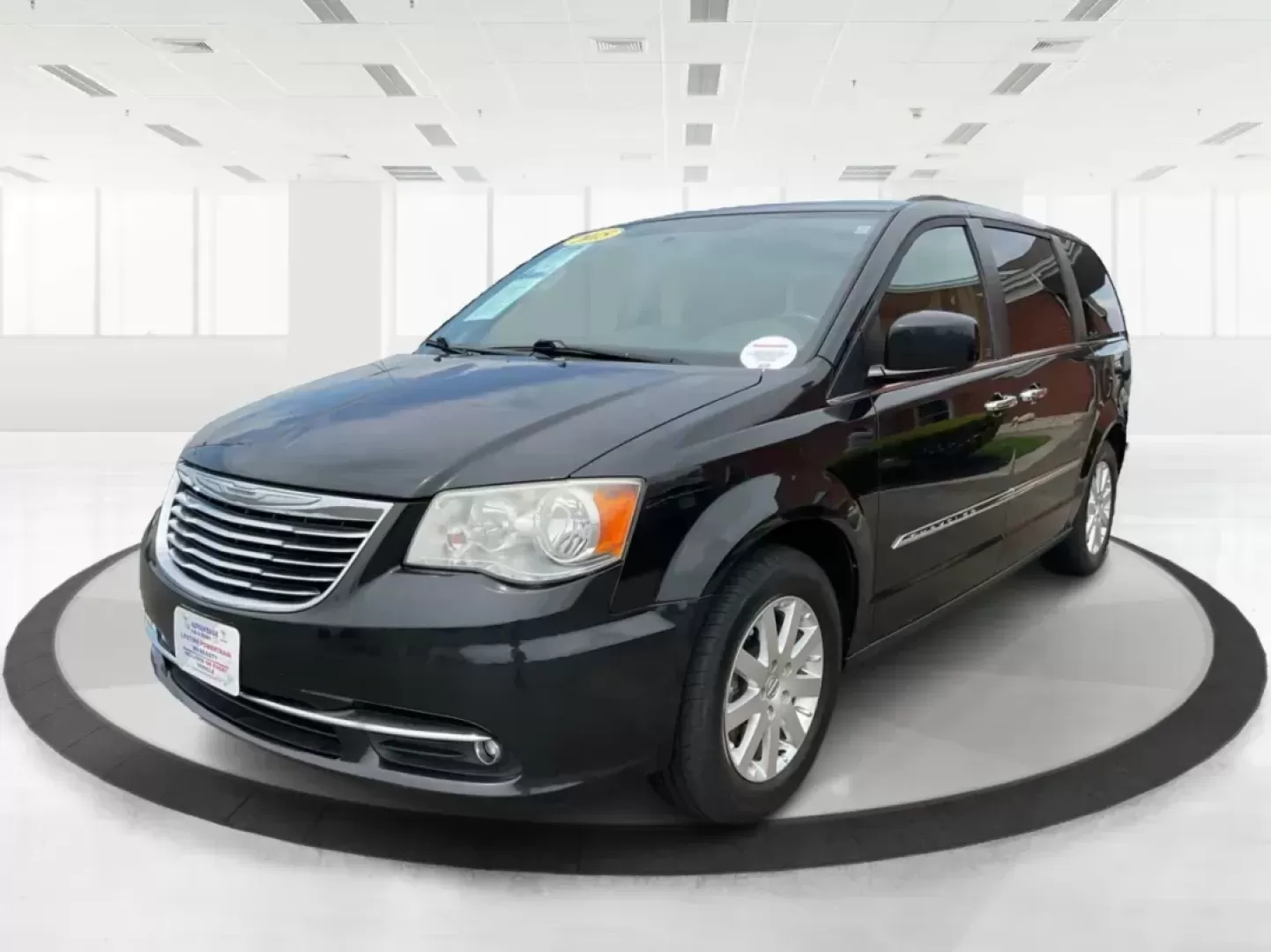 2015 Chrysler Town and Country Touring (2C4RC1BG2FR) with an 3.6L V-6 DOHC engine, located at 4508 South Dixie Dr, Moraine, OH, 45439, (937) 908-9800, 39.689976, -84.218452 - Photo#7
