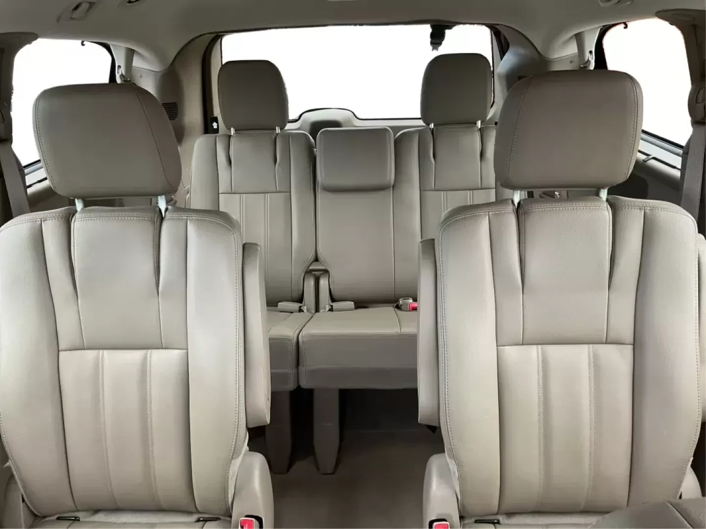 2015 Chrysler Town and Country Touring (2C4RC1BG2FR) with an 3.6L V-6 DOHC engine, located at 4508 South Dixie Dr, Moraine, OH, 45439, (937) 908-9800, 39.689976, -84.218452 - Photo#13