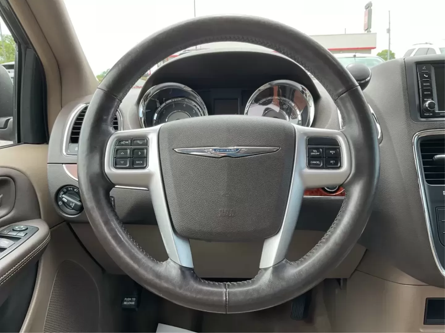 2015 Chrysler Town and Country Touring (2C4RC1BG2FR) with an 3.6L V-6 DOHC engine, located at 4508 South Dixie Dr, Moraine, OH, 45439, (937) 908-9800, 39.689976, -84.218452 - Photo#15