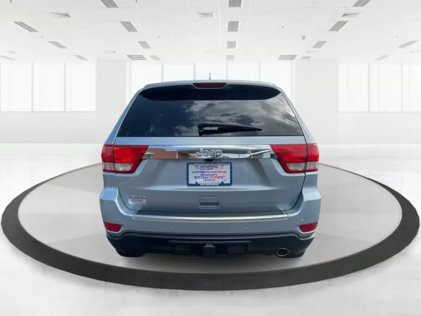 2012 Jeep Grand Cherokee Limited (1C4RJEBG5CC) with an Other engine, located at 880 E. National Road, Vandalia, OH, 45377, (937) 908-9800, 39.891918, -84.183594 - 2012 Jeep Grand Cherokee Limited - Photo#2