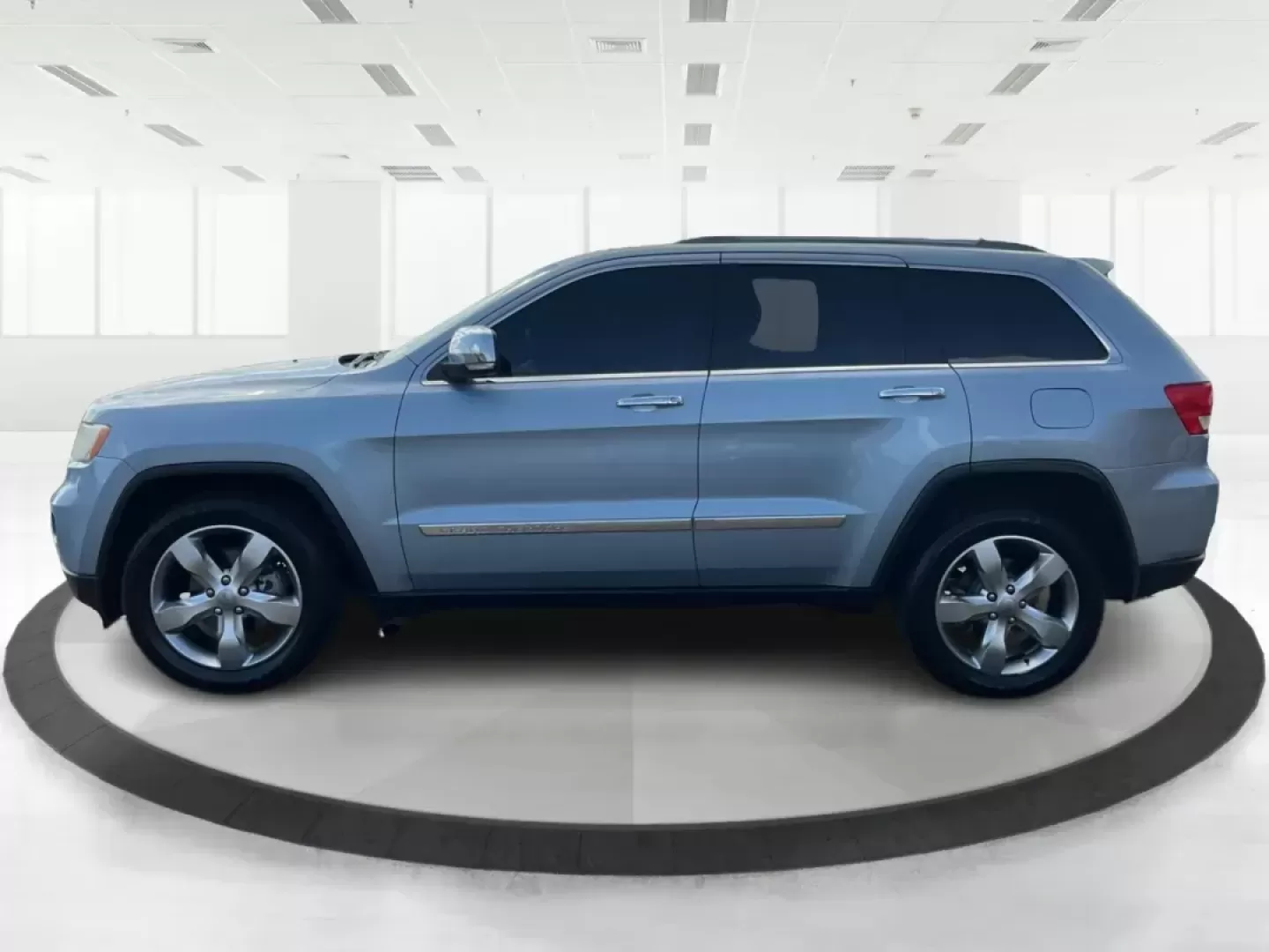 2012 Jeep Grand Cherokee Limited (1C4RJEBG5CC) with an Other engine, located at 880 E. National Road, Vandalia, OH, 45377, (937) 908-9800, 39.891918, -84.183594 - 2012 Jeep Grand Cherokee Limited - Photo#5