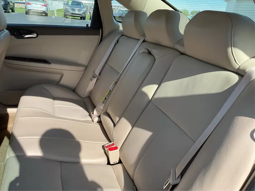 2007 Chevrolet Impala LTZ (2G1WU58R179) with an 3.9L V-6 variable valve control engine, located at 4508 South Dixie Dr, Moraine, OH, 45439, (937) 908-9800, 39.689976, -84.218452 - 2007 Chevrolet Impala LTZ - Photo#9