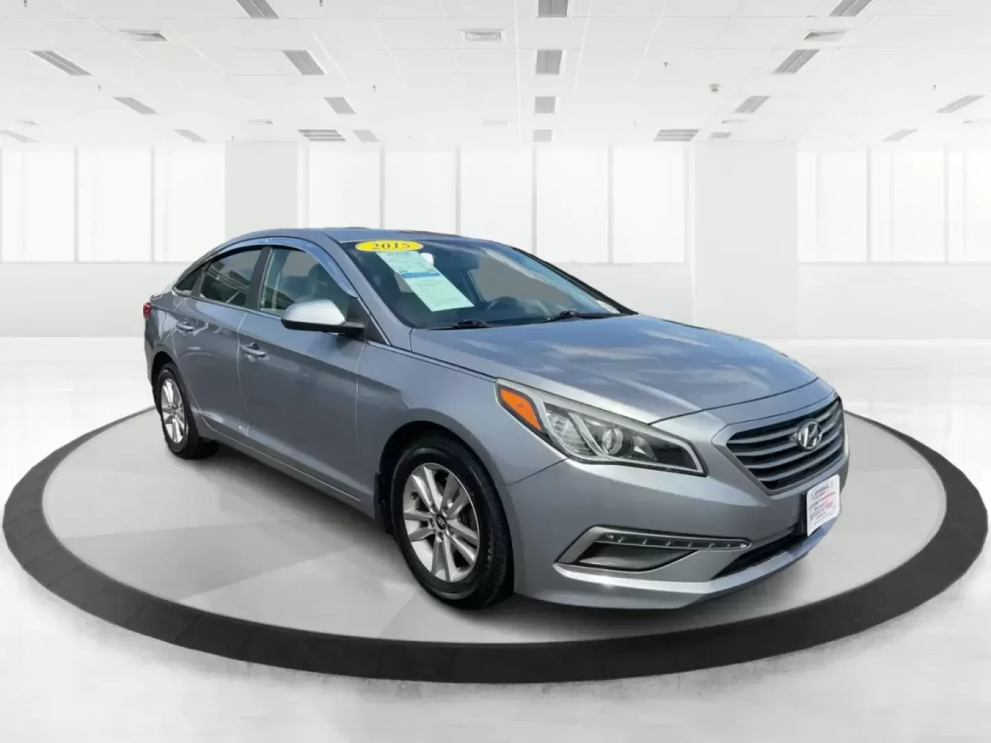2015 Hyundai Sonata SE (5NPE24AF4FH) with an 2.4L I-4 gasoline direct injection engine, located at 4508 South Dixie Dr, Moraine, OH, 45439, (937) 908-9800, 39.689976, -84.218452 - 2015 Hyundai Sonata SE - Photo#0