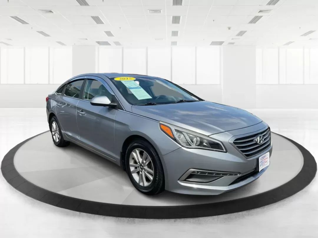 2015 Hyundai Sonata SE (5NPE24AF4FH) with an 2.4L I-4 gasoline direct injection engine, located at 4508 South Dixie Dr, Moraine, OH, 45439, (937) 908-9800, 39.689976, -84.218452 - 2015 Hyundai Sonata SE - Photo#0