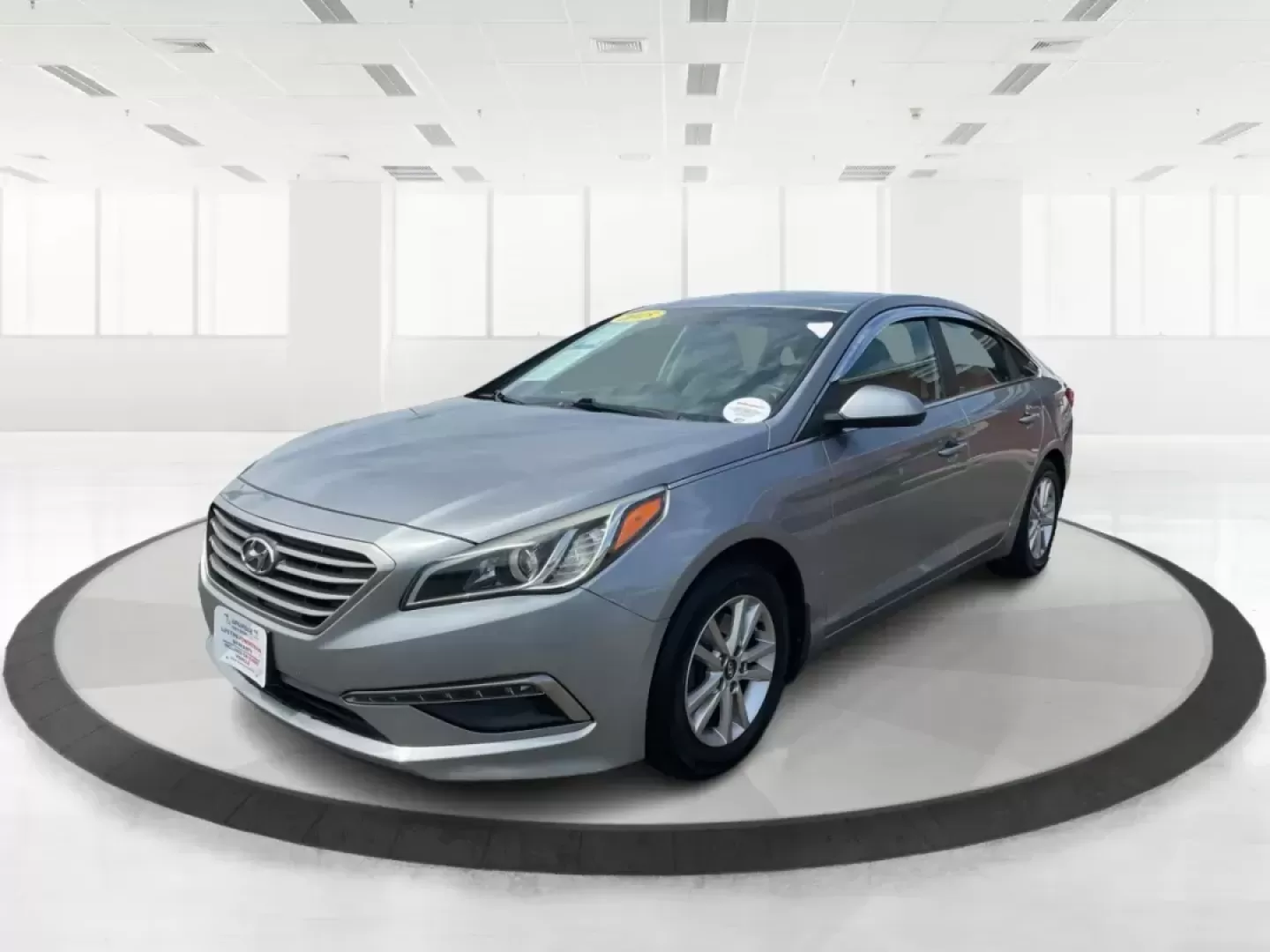 2015 Hyundai Sonata SE (5NPE24AF4FH) with an 2.4L I-4 gasoline direct injection engine, located at 4508 South Dixie Dr, Moraine, OH, 45439, (937) 908-9800, 39.689976, -84.218452 - 2015 Hyundai Sonata SE - Photo#7