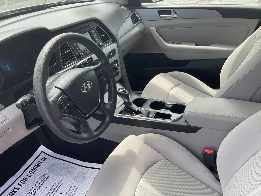 2015 Hyundai Sonata SE (5NPE24AF4FH) with an 2.4L I-4 gasoline direct injection engine, located at 4508 South Dixie Dr, Moraine, OH, 45439, (937) 908-9800, 39.689976, -84.218452 - 2015 Hyundai Sonata SE - Photo#8