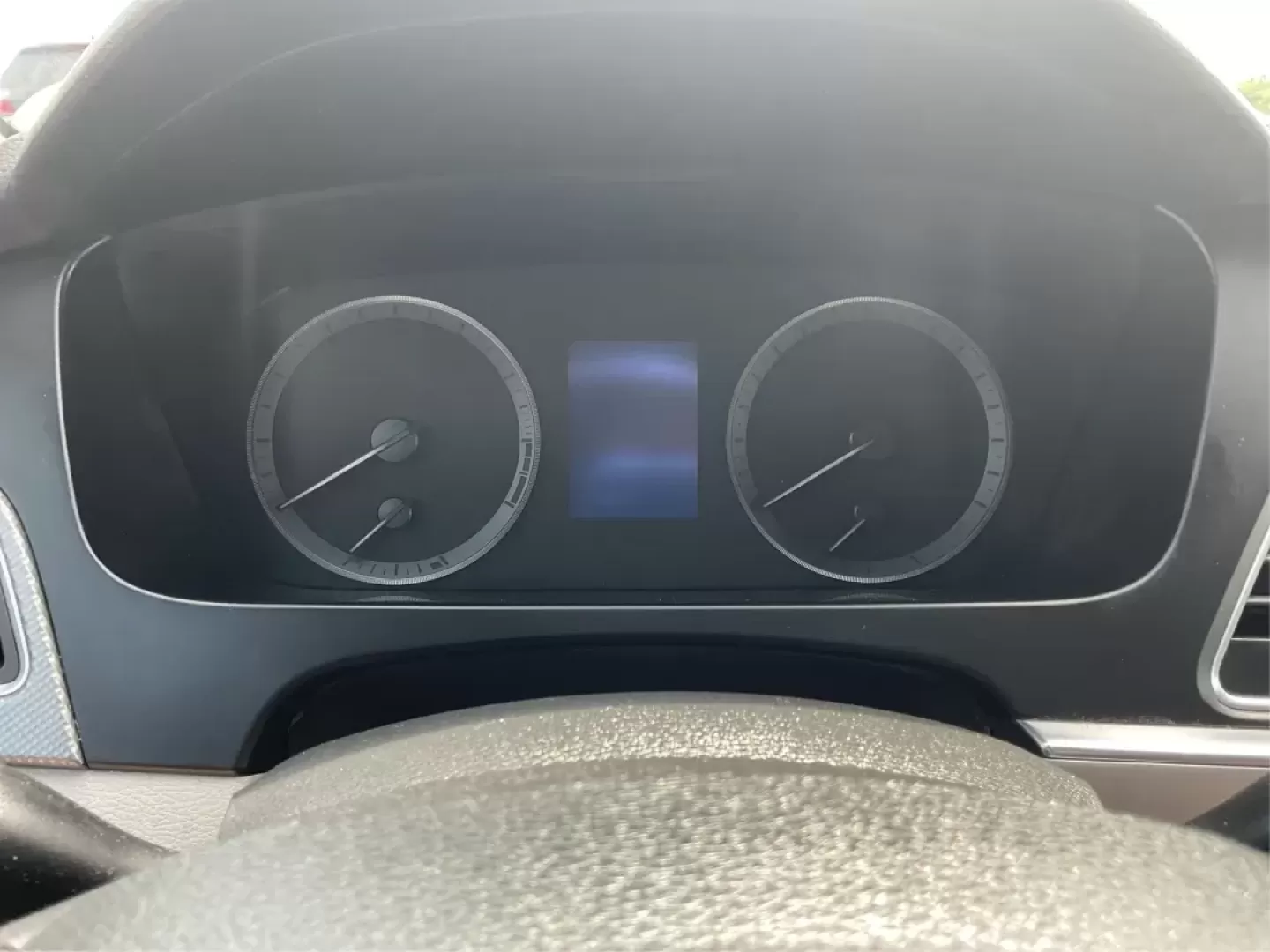 2015 Hyundai Sonata SE (5NPE24AF4FH) with an 2.4L I-4 gasoline direct injection engine, located at 4508 South Dixie Dr, Moraine, OH, 45439, (937) 908-9800, 39.689976, -84.218452 - 2015 Hyundai Sonata SE - Photo#14