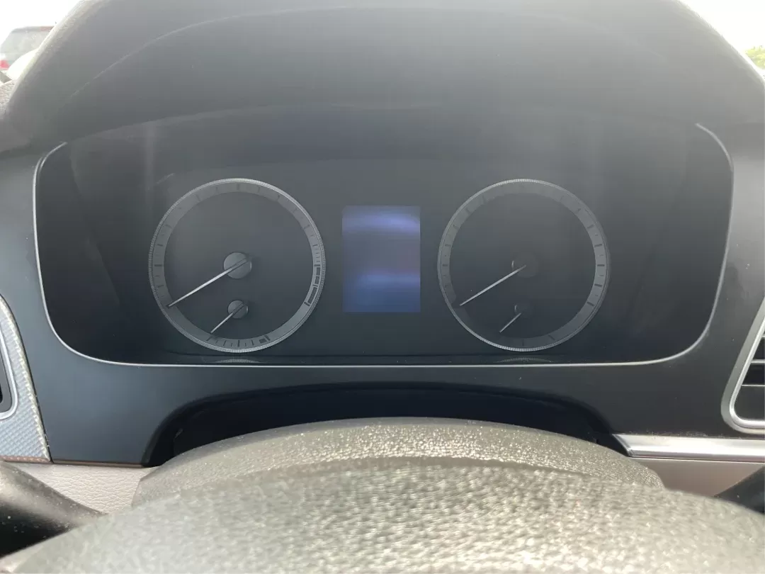 2015 Hyundai Sonata SE (5NPE24AF4FH) with an 2.4L I-4 gasoline direct injection engine, located at 4508 South Dixie Dr, Moraine, OH, 45439, (937) 908-9800, 39.689976, -84.218452 - 2015 Hyundai Sonata SE - Photo#14
