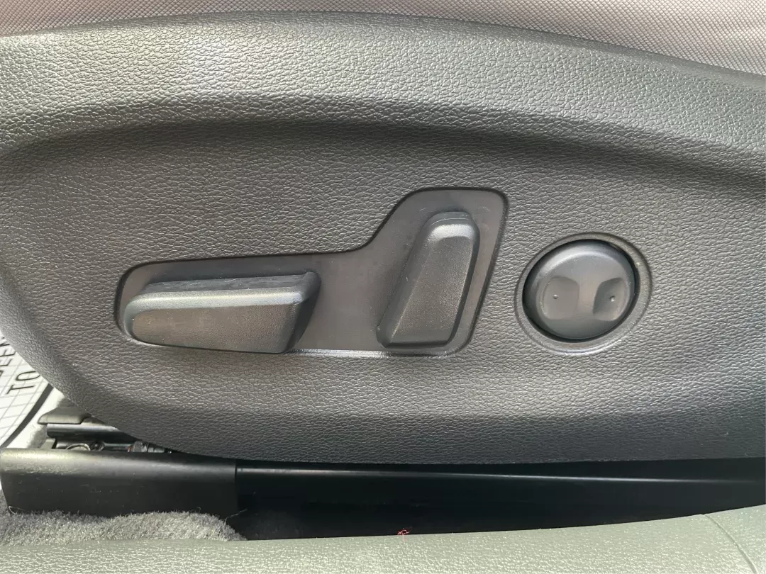 2015 Hyundai Sonata SE (5NPE24AF4FH) with an 2.4L I-4 gasoline direct injection engine, located at 4508 South Dixie Dr, Moraine, OH, 45439, (937) 908-9800, 39.689976, -84.218452 - 2015 Hyundai Sonata SE - Photo#16