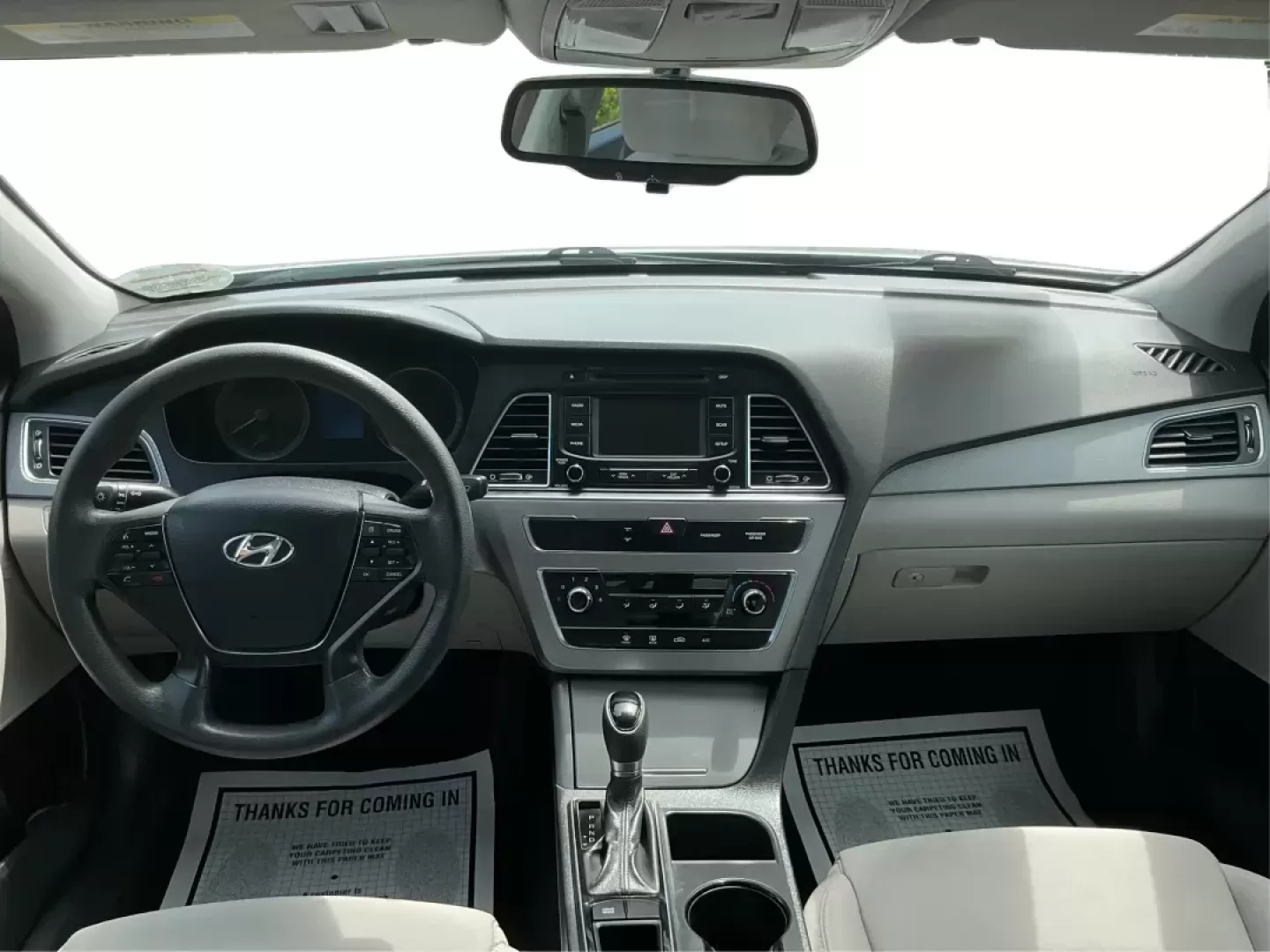 2015 Hyundai Sonata SE (5NPE24AF4FH) with an 2.4L I-4 gasoline direct injection engine, located at 4508 South Dixie Dr, Moraine, OH, 45439, (937) 908-9800, 39.689976, -84.218452 - 2015 Hyundai Sonata SE - Photo#19
