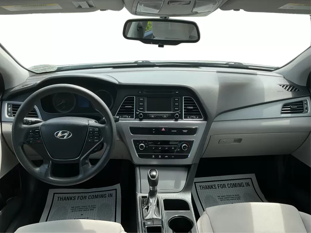 2015 Hyundai Sonata SE (5NPE24AF4FH) with an 2.4L I-4 gasoline direct injection engine, located at 4508 South Dixie Dr, Moraine, OH, 45439, (937) 908-9800, 39.689976, -84.218452 - 2015 Hyundai Sonata SE - Photo#19