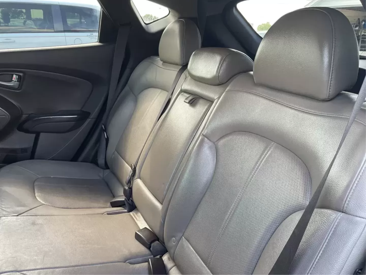 2014 Hyundai Tucson Limited (KM8JUCAG9EU) with an Theta II 2.4L I-4 gasoline direct injection engine, located at 8750 N County Rd 25A, Piqua, OH, 45356, (937) 908-9800, 40.164391, -84.232513 - Photo#9