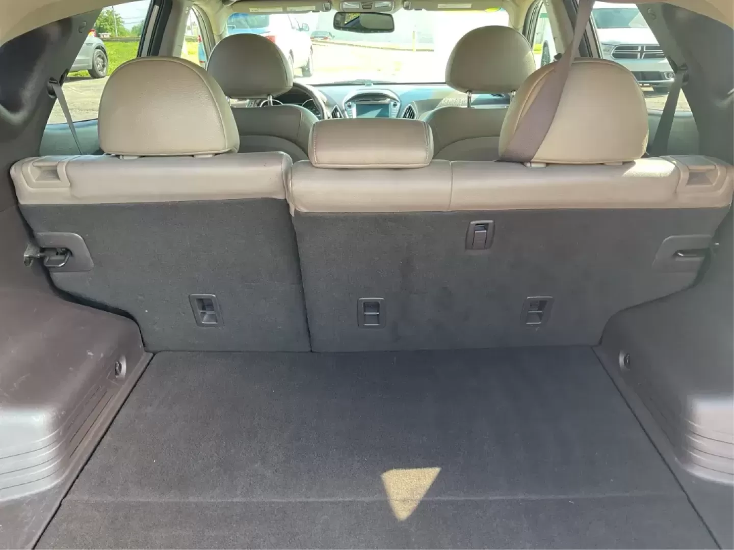 2014 Hyundai Tucson Limited (KM8JUCAG9EU) with an Theta II 2.4L I-4 gasoline direct injection engine, located at 8750 N County Rd 25A, Piqua, OH, 45356, (937) 908-9800, 40.164391, -84.232513 - Photo#11
