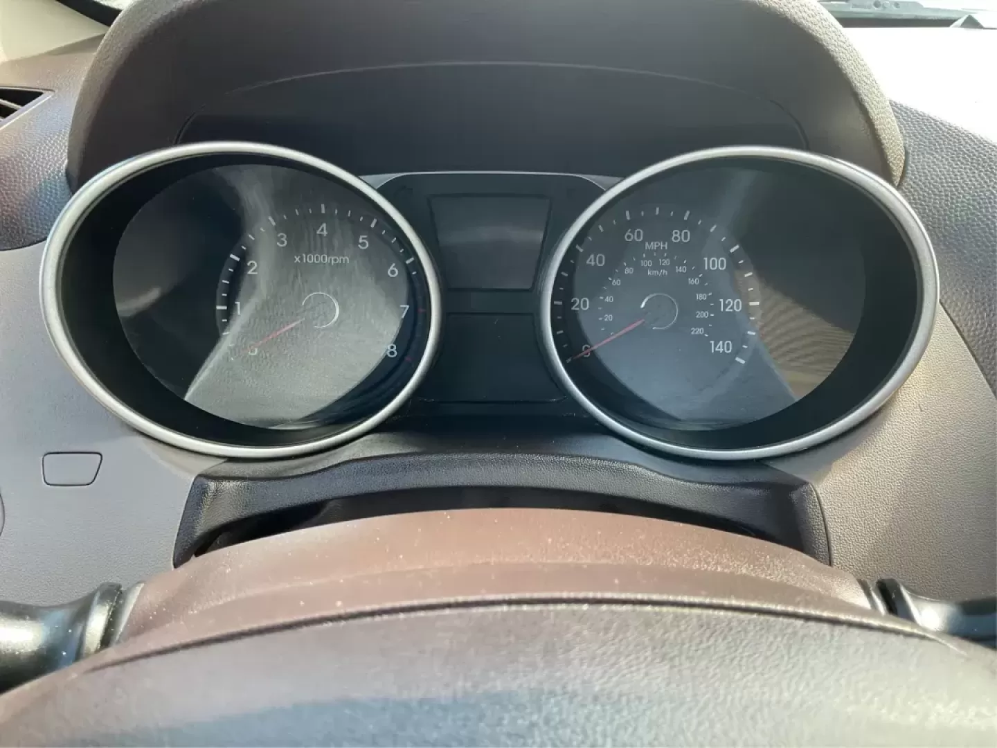 2014 Hyundai Tucson Limited (KM8JUCAG9EU) with an Theta II 2.4L I-4 gasoline direct injection engine, located at 8750 N County Rd 25A, Piqua, OH, 45356, (937) 908-9800, 40.164391, -84.232513 - Photo#14