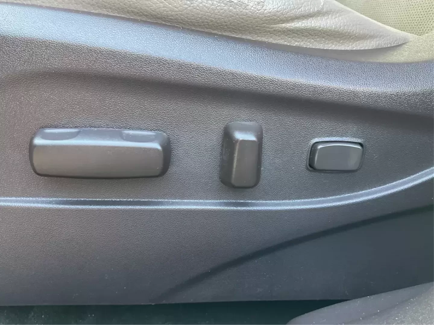 2014 Hyundai Tucson Limited (KM8JUCAG9EU) with an Theta II 2.4L I-4 gasoline direct injection engine, located at 8750 N County Rd 25A, Piqua, OH, 45356, (937) 908-9800, 40.164391, -84.232513 - Photo#16