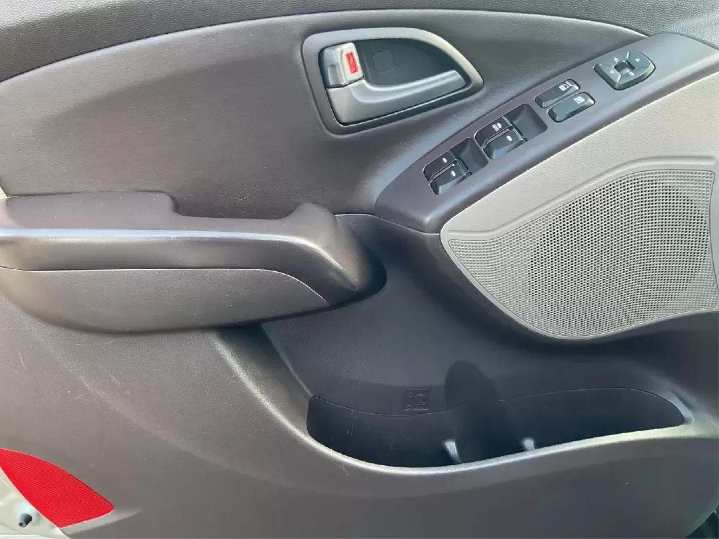 2014 Hyundai Tucson Limited (KM8JUCAG9EU) with an Theta II 2.4L I-4 gasoline direct injection engine, located at 8750 N County Rd 25A, Piqua, OH, 45356, (937) 908-9800, 40.164391, -84.232513 - Photo#17