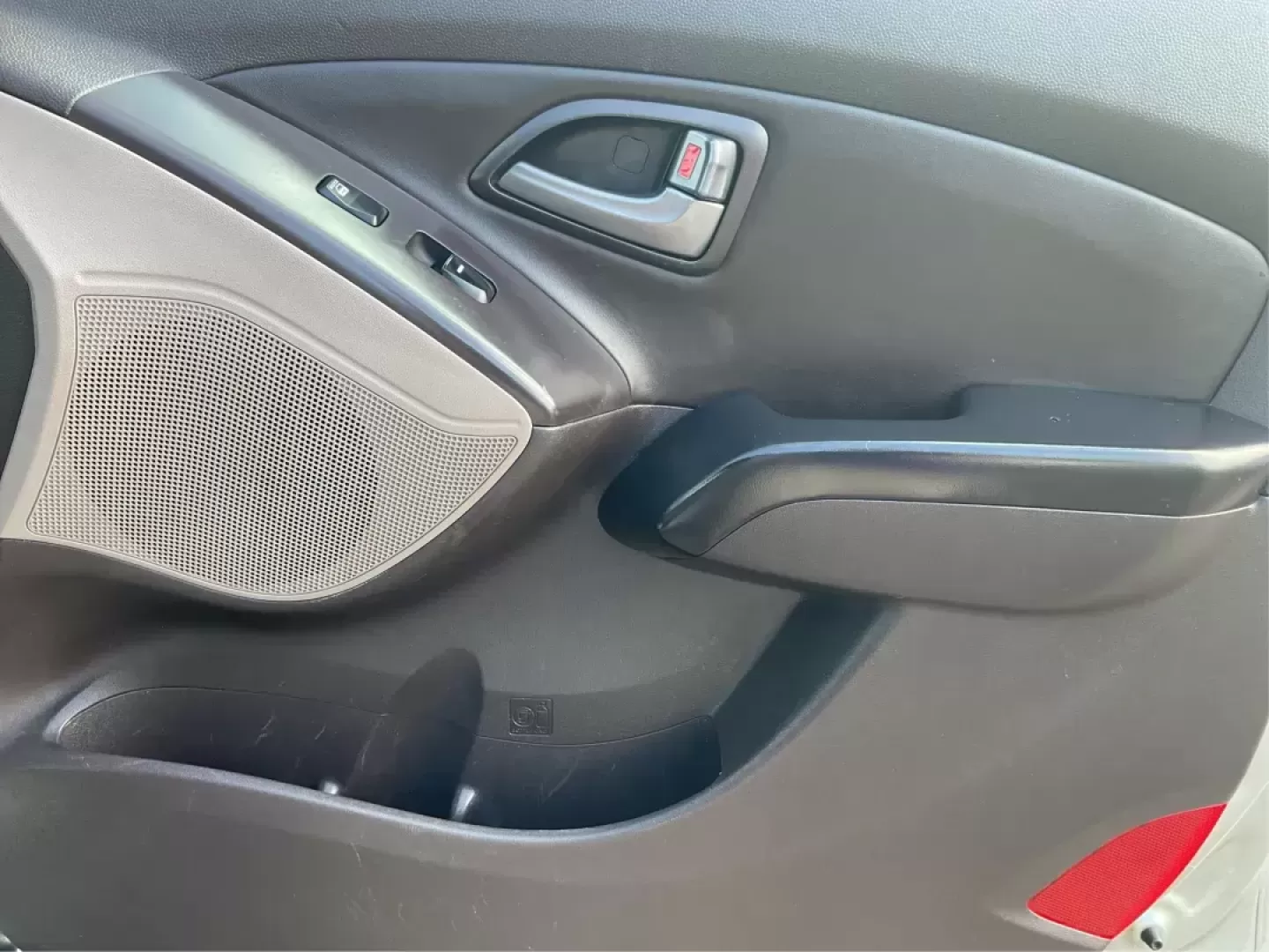 2014 Hyundai Tucson Limited (KM8JUCAG9EU) with an Theta II 2.4L I-4 gasoline direct injection engine, located at 8750 N County Rd 25A, Piqua, OH, 45356, (937) 908-9800, 40.164391, -84.232513 - Photo#18
