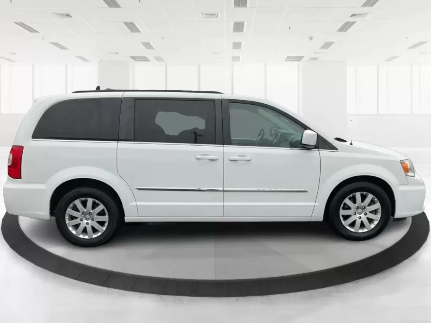 2016 Chrysler Town and Country Touring (2C4RC1BG6GR) with an Pentastar 3.6L V-6 DOHC engine, located at 1951 S Dayton Lakeview Rd., New Carlisle, OH, 45344, (937) 908-9800, 39.890999, -84.050255 - 2016 Chrysler Town and Country Touring - Photo#1