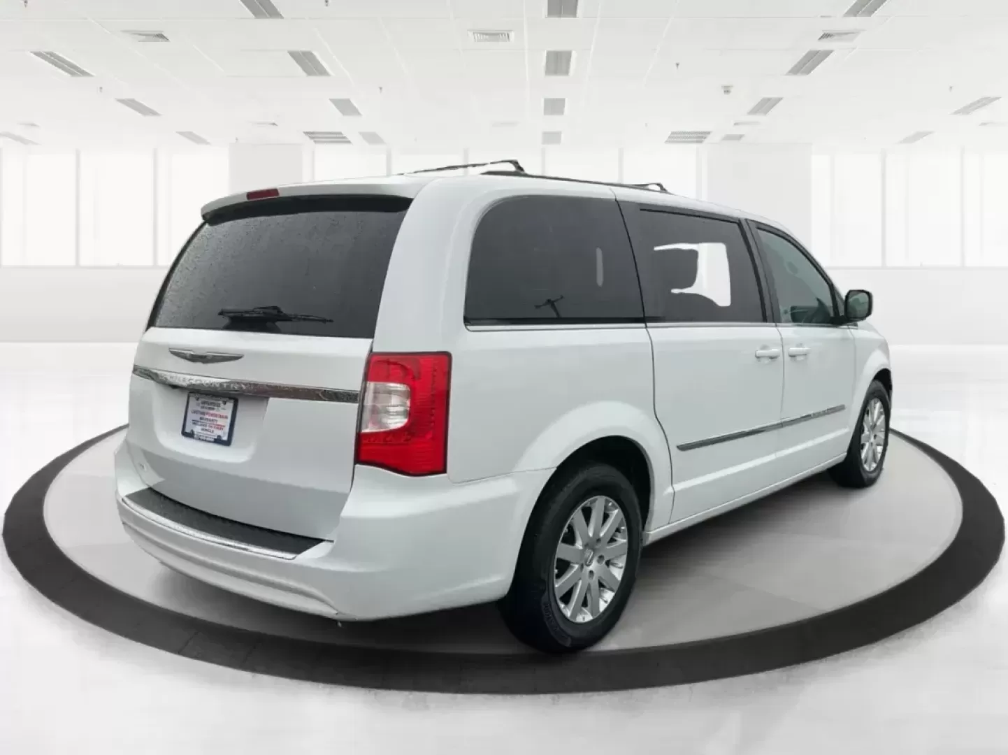 2016 Chrysler Town and Country Touring (2C4RC1BG6GR) with an Pentastar 3.6L V-6 DOHC engine, located at 1951 S Dayton Lakeview Rd., New Carlisle, OH, 45344, (937) 908-9800, 39.890999, -84.050255 - 2016 Chrysler Town and Country Touring - Photo#2