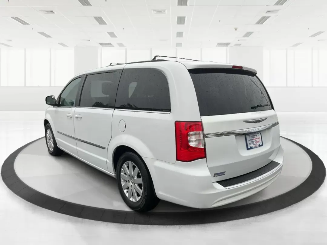 2016 Chrysler Town and Country Touring (2C4RC1BG6GR) with an Pentastar 3.6L V-6 DOHC engine, located at 1951 S Dayton Lakeview Rd., New Carlisle, OH, 45344, (937) 908-9800, 39.890999, -84.050255 - 2016 Chrysler Town and Country Touring - Photo#4