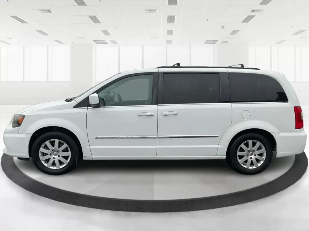 2016 Chrysler Town and Country Touring (2C4RC1BG6GR) with an Pentastar 3.6L V-6 DOHC engine, located at 1951 S Dayton Lakeview Rd., New Carlisle, OH, 45344, (937) 908-9800, 39.890999, -84.050255 - 2016 Chrysler Town and Country Touring - Photo#5