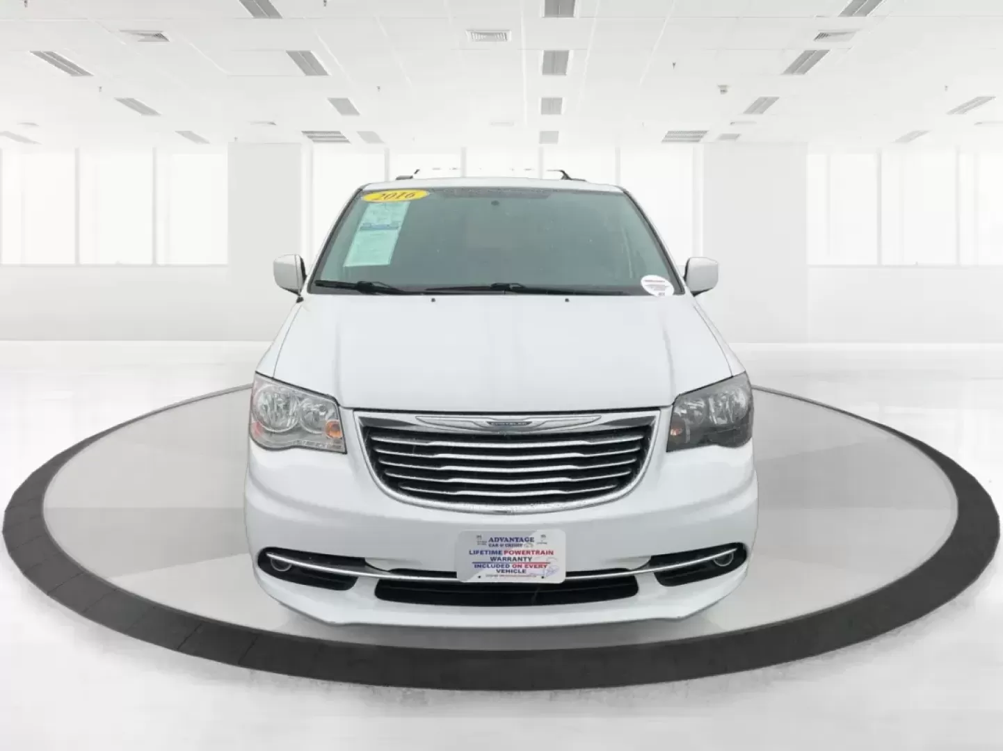 2016 Chrysler Town and Country Touring (2C4RC1BG6GR) with an Pentastar 3.6L V-6 DOHC engine, located at 1951 S Dayton Lakeview Rd., New Carlisle, OH, 45344, (937) 908-9800, 39.890999, -84.050255 - 2016 Chrysler Town and Country Touring - Photo#6