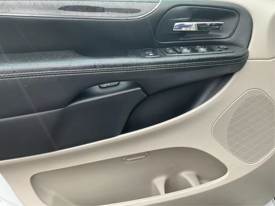2016 Chrysler Town and Country Touring (2C4RC1BG6GR) with an Pentastar 3.6L V-6 DOHC engine, located at 1951 S Dayton Lakeview Rd., New Carlisle, OH, 45344, (937) 908-9800, 39.890999, -84.050255 - 2016 Chrysler Town and Country Touring - Photo#18