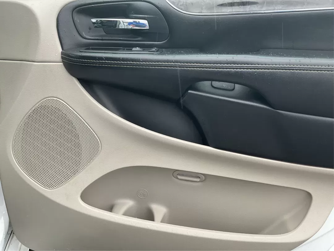 2016 Chrysler Town and Country Touring (2C4RC1BG6GR) with an Pentastar 3.6L V-6 DOHC engine, located at 1951 S Dayton Lakeview Rd., New Carlisle, OH, 45344, (937) 908-9800, 39.890999, -84.050255 - 2016 Chrysler Town and Country Touring - Photo#19