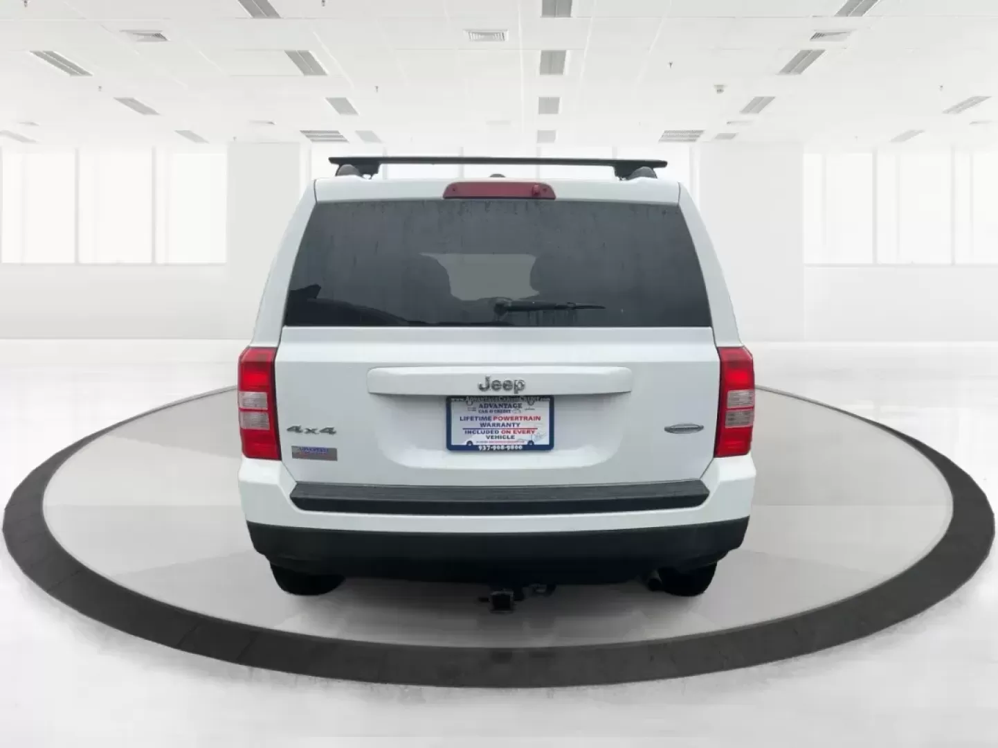 2014 Jeep Patriot Latitude (1C4NJRFB4ED) with an 2.4L I-4 DOHC engine, located at 1230 East Main St, Xenia, OH, 45385, (937) 908-9800, 39.688026, -83.910172 - Photo#2