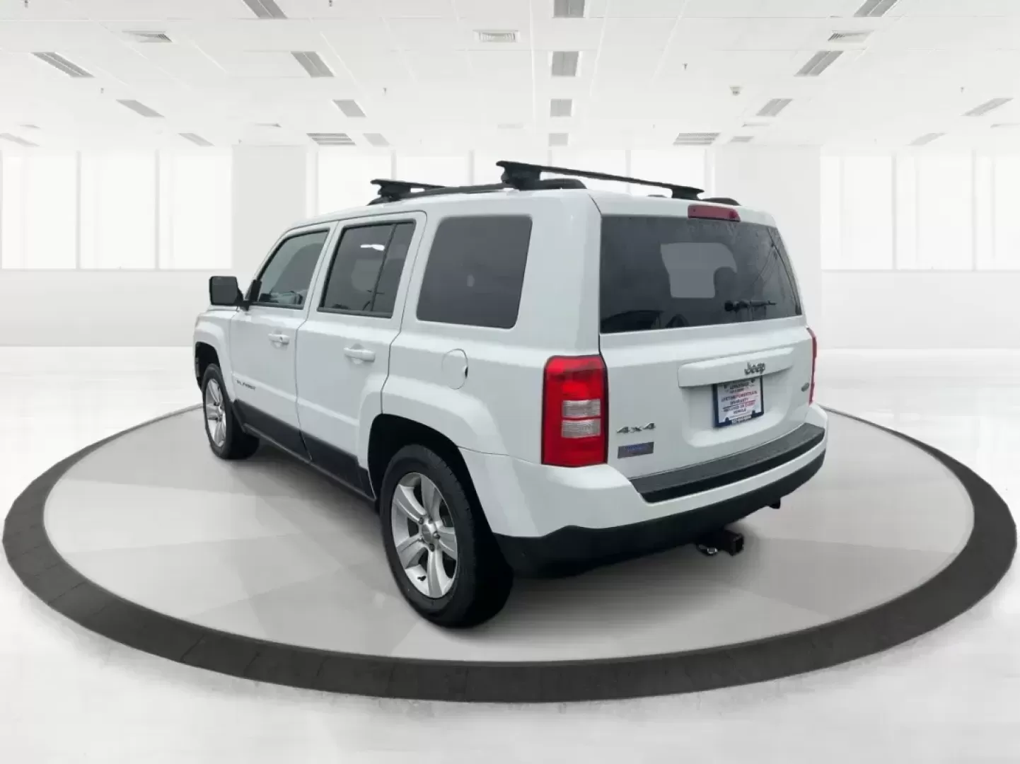 2014 Jeep Patriot Latitude (1C4NJRFB4ED) with an 2.4L I-4 DOHC engine, located at 1230 East Main St, Xenia, OH, 45385, (937) 908-9800, 39.688026, -83.910172 - Photo#4