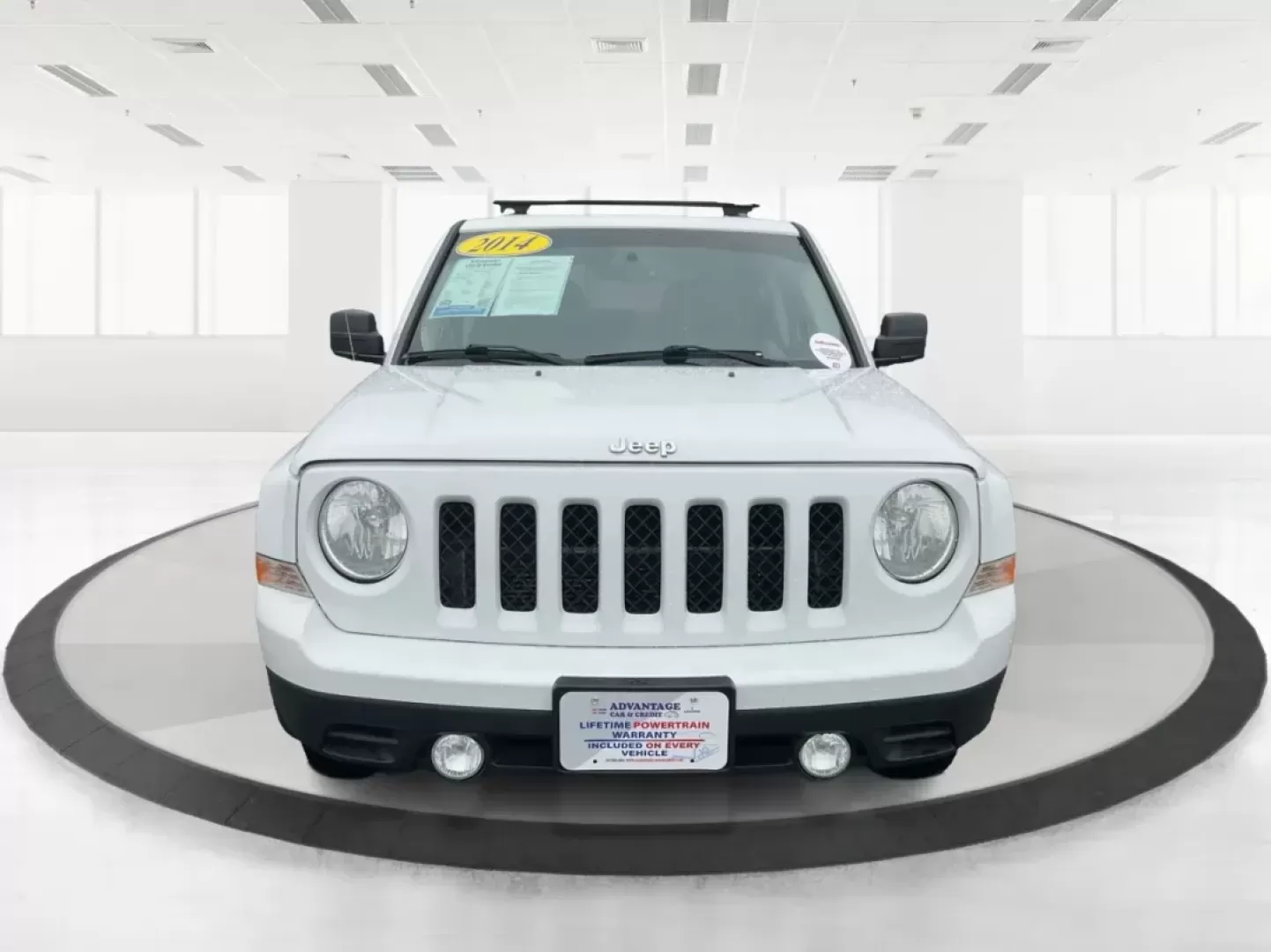 2014 Jeep Patriot Latitude (1C4NJRFB4ED) with an 2.4L I-4 DOHC engine, located at 1230 East Main St, Xenia, OH, 45385, (937) 908-9800, 39.688026, -83.910172 - Photo#6