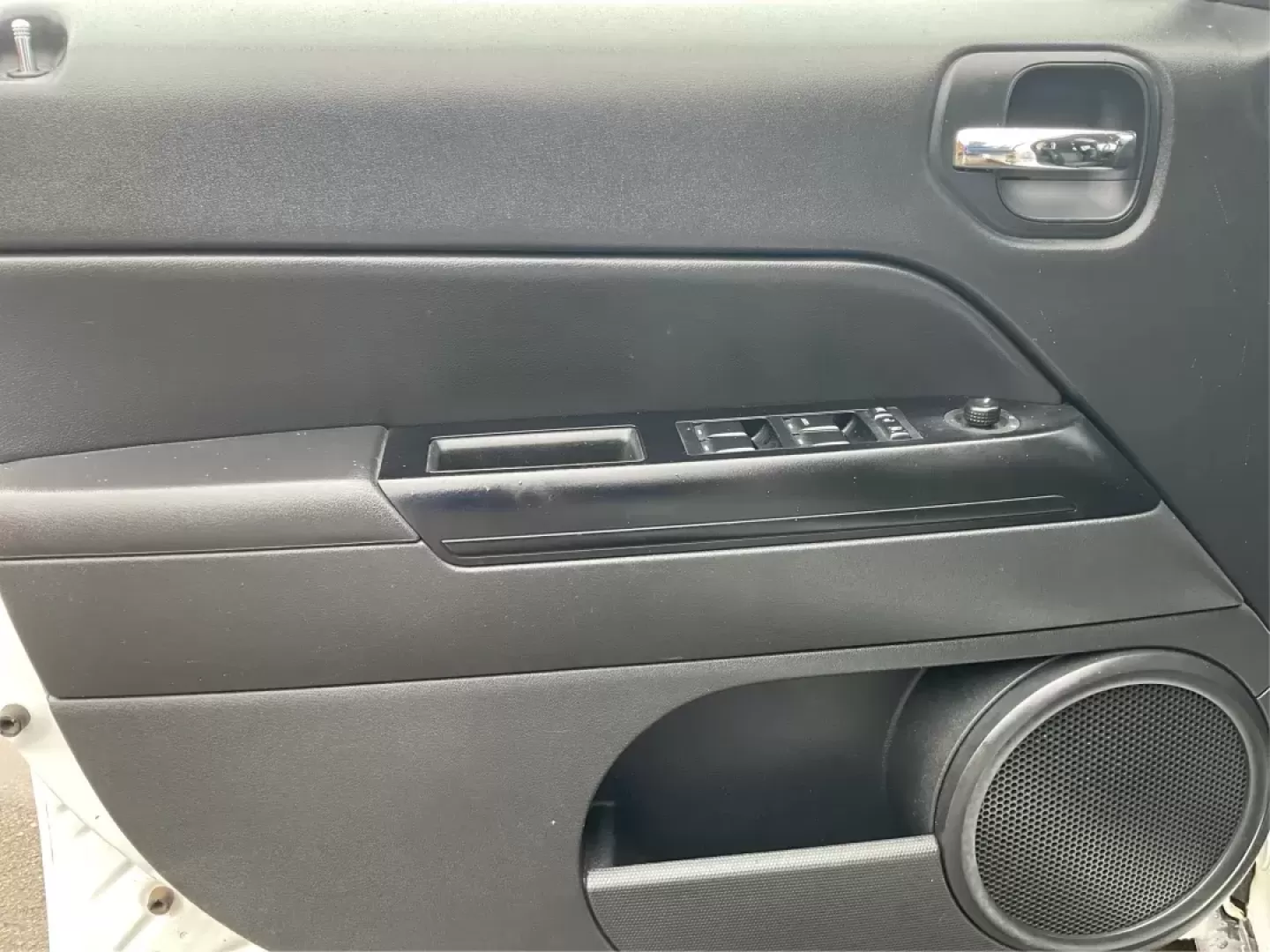 2014 Jeep Patriot Latitude (1C4NJRFB4ED) with an 2.4L I-4 DOHC engine, located at 1230 East Main St, Xenia, OH, 45385, (937) 908-9800, 39.688026, -83.910172 - Photo#16