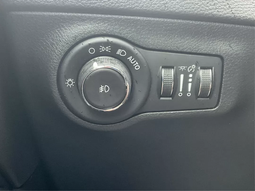 2018 Jeep Compass Latitude 4x4 (3C4NJDBB1JT) with an Other engine, located at 1951 S Dayton Lakeview Rd., New Carlisle, OH, 45344, (937) 908-9800, 39.890999, -84.050255 - Photo#15