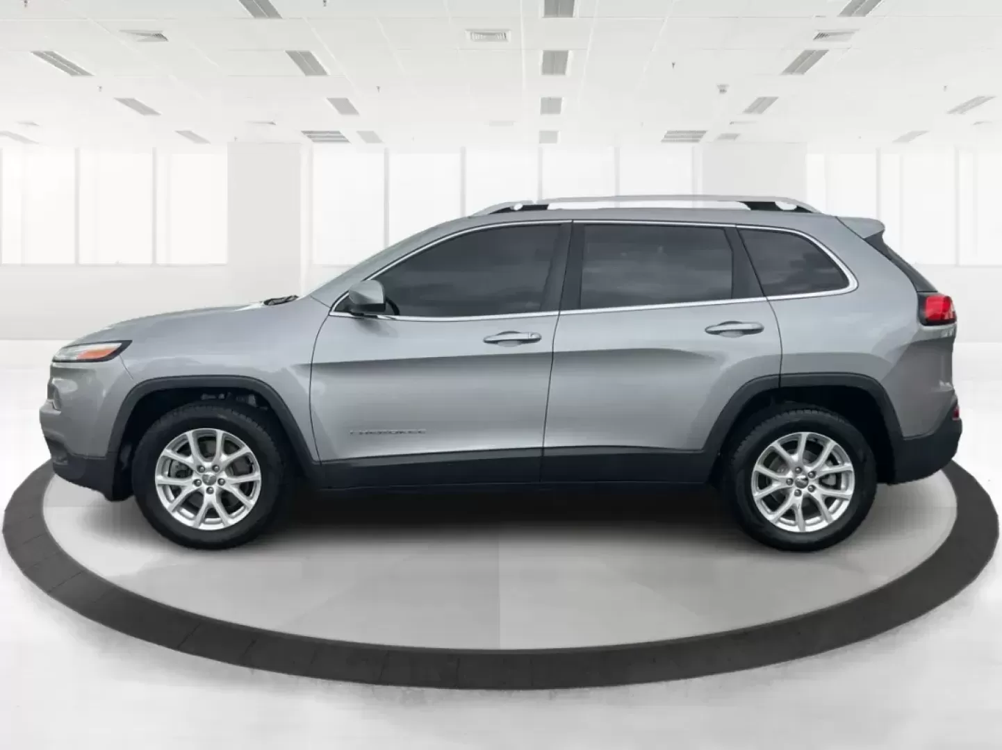 2014 Jeep Cherokee Latitude (1C4PJLCB4EW) with an Other engine, located at 1951 S Dayton Lakeview Rd., New Carlisle, OH, 45344, (937) 908-9800, 39.890999, -84.050255 - Photo#3