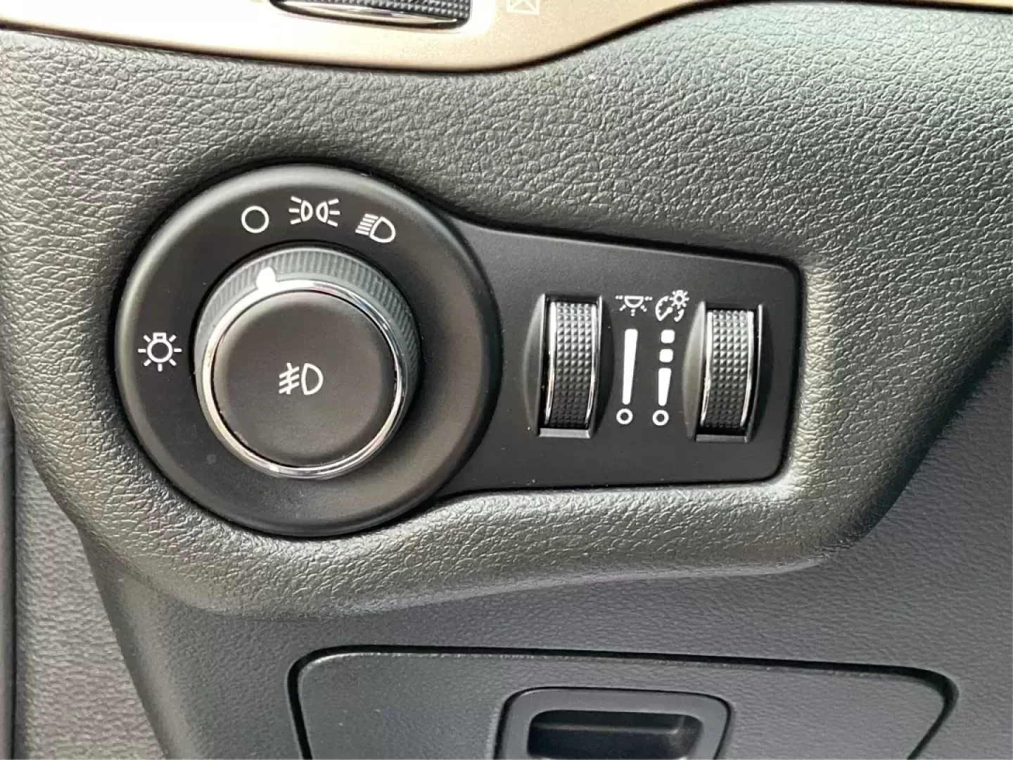 2014 Jeep Cherokee Latitude (1C4PJLCB4EW) with an Other engine, located at 1951 S Dayton Lakeview Rd., New Carlisle, OH, 45344, (937) 908-9800, 39.890999, -84.050255 - Photo#15