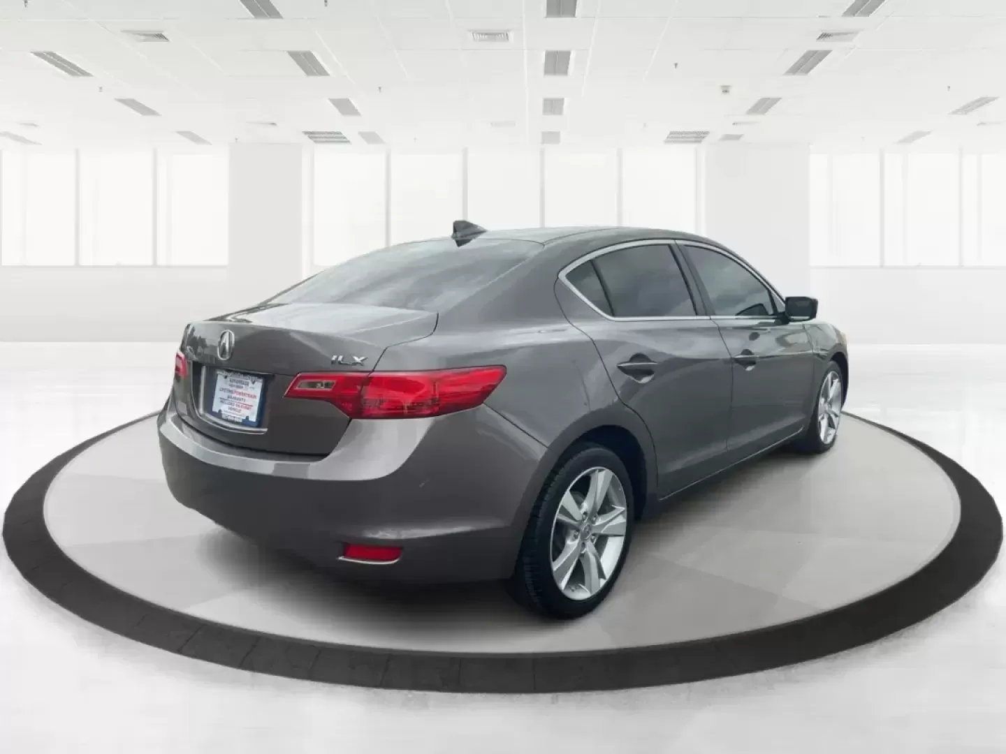 2013 Acura ILX 2.0L (19VDE1F7XDE) with an 2L I-4 i-VTEC variable valve control engine, located at 401 Woodman Dr, Riverside, OH, 45431, (937) 908-9800, 39.760899, -84.123421 - Photo#0