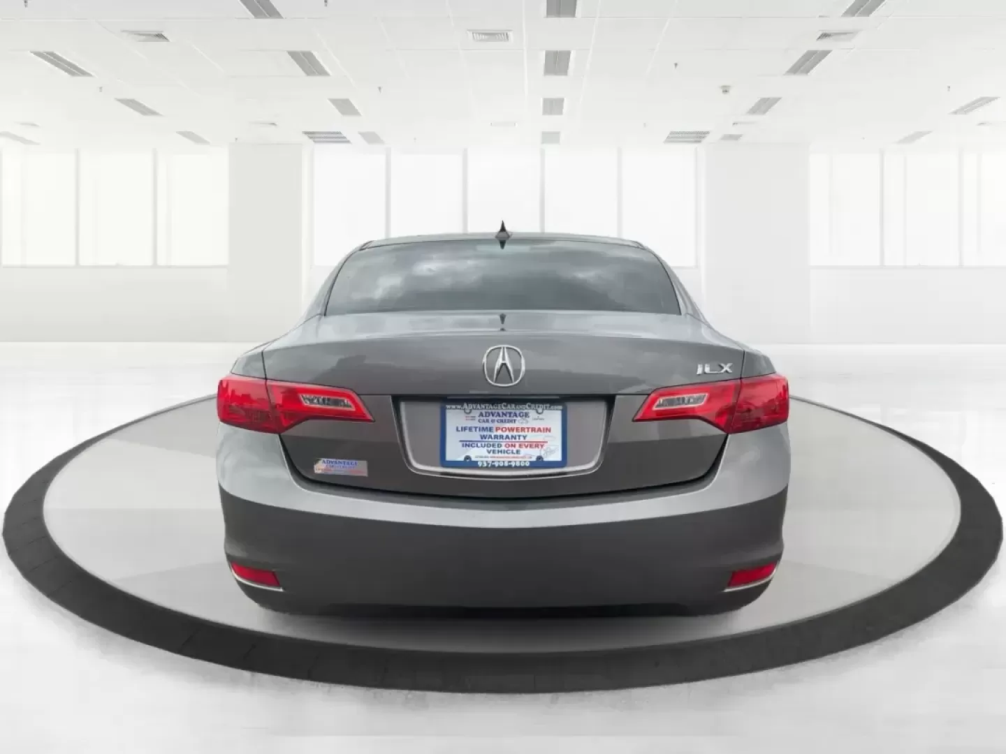 2013 Acura ILX 2.0L (19VDE1F7XDE) with an 2L I-4 i-VTEC variable valve control engine, located at 401 Woodman Dr, Riverside, OH, 45431, (937) 908-9800, 39.760899, -84.123421 - Photo#1