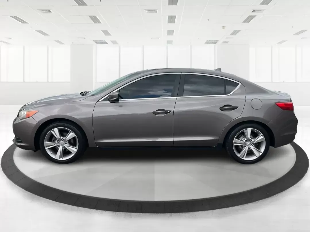 2013 Acura ILX 2.0L (19VDE1F7XDE) with an 2L I-4 i-VTEC variable valve control engine, located at 401 Woodman Dr, Riverside, OH, 45431, (937) 908-9800, 39.760899, -84.123421 - 2013 Acura ILX 2.0L - Photo#3