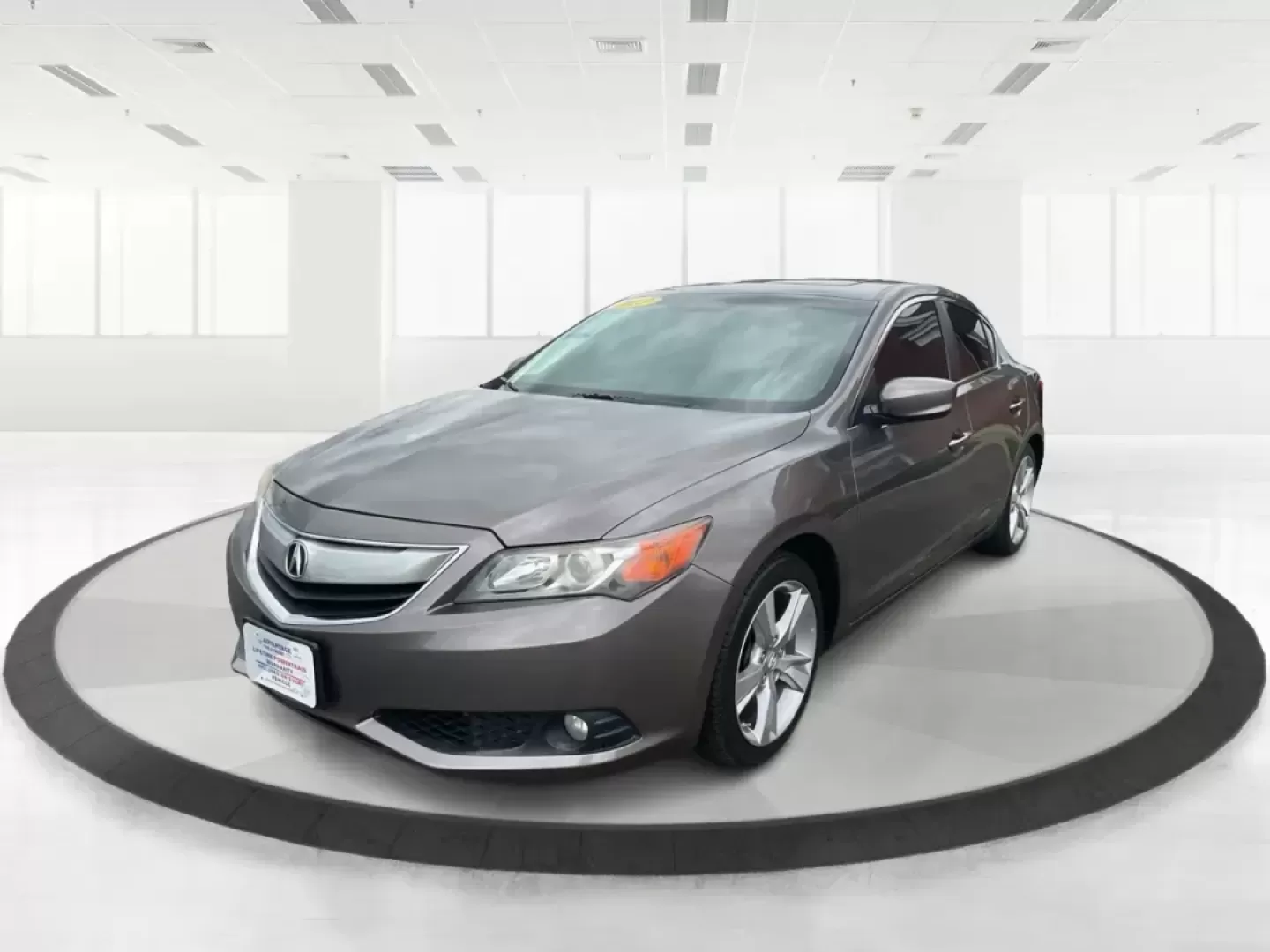 2013 Acura ILX 2.0L (19VDE1F7XDE) with an 2L I-4 i-VTEC variable valve control engine, located at 401 Woodman Dr, Riverside, OH, 45431, (937) 908-9800, 39.760899, -84.123421 - Photo#4