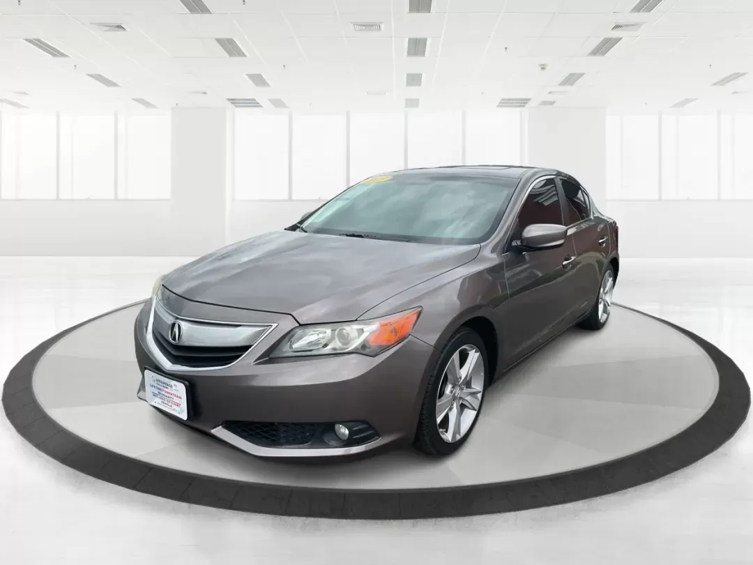 2013 Acura ILX 2.0L (19VDE1F7XDE) with an 2L I-4 i-VTEC variable valve control engine, located at 401 Woodman Dr, Riverside, OH, 45431, (937) 908-9800, 39.760899, -84.123421 - 2013 Acura ILX 2.0L - Photo#4