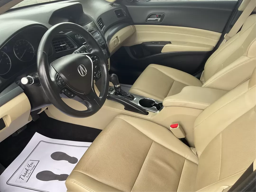 2013 Acura ILX 2.0L (19VDE1F7XDE) with an 2L I-4 i-VTEC variable valve control engine, located at 401 Woodman Dr, Riverside, OH, 45431, (937) 908-9800, 39.760899, -84.123421 - 2013 Acura ILX 2.0L - Photo#7